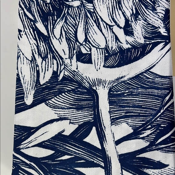 Common Thread Shower Curtain Large Floral Design Blue White 72 x 72 NEW - Picture 4 of 9